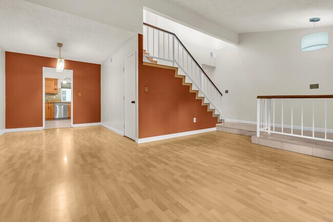 Building Photo - 1428 Camelot Dr