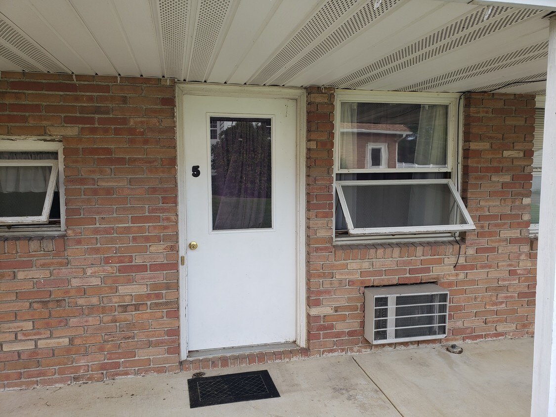 5446 S Market St Unit Apt 5, Millersburg, OH 44654 Room for Rent in
