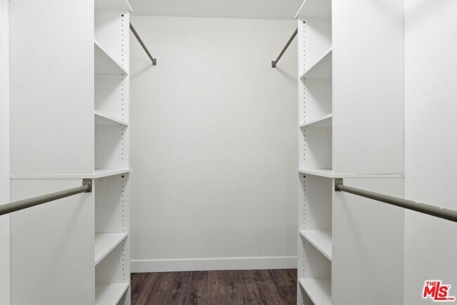 Foto del edificio - 1861 Midvale Ave