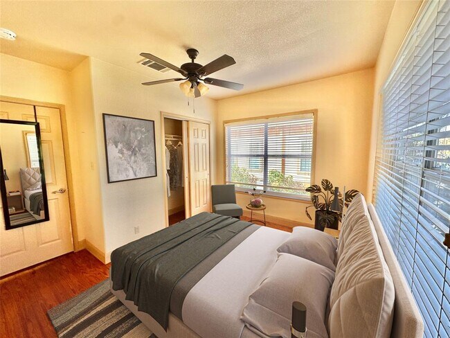 Foto del edificio - 1707 E 21st St