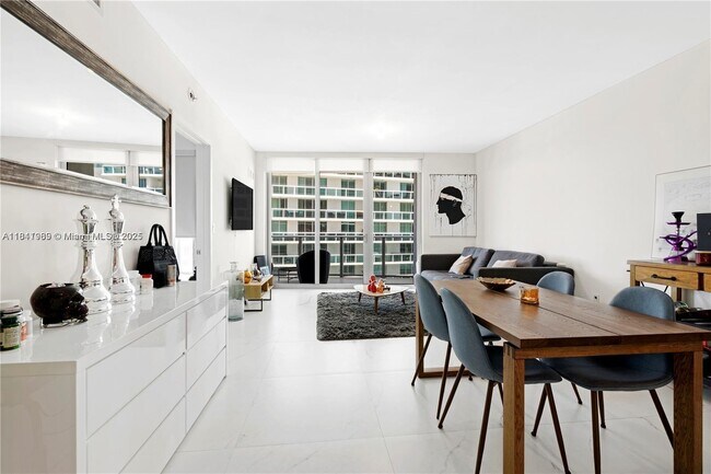 Foto del edificio - 488 NE 18th St