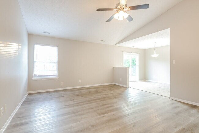 Foto del edificio - 140 Park Pl Blvd