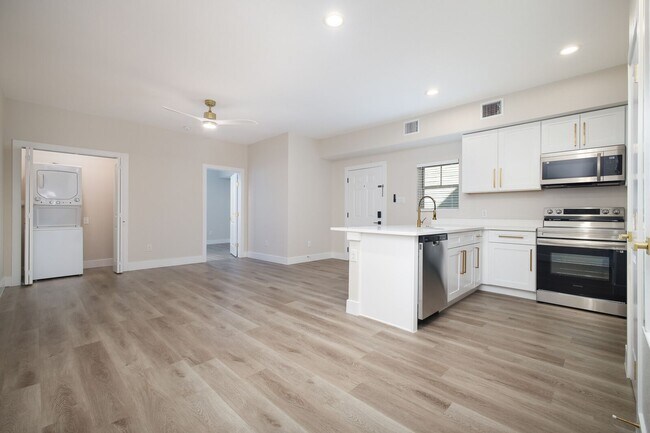 Foto del edificio - 402 Ada Unit 1 | CALL FOR SUMMER APPLICATI...