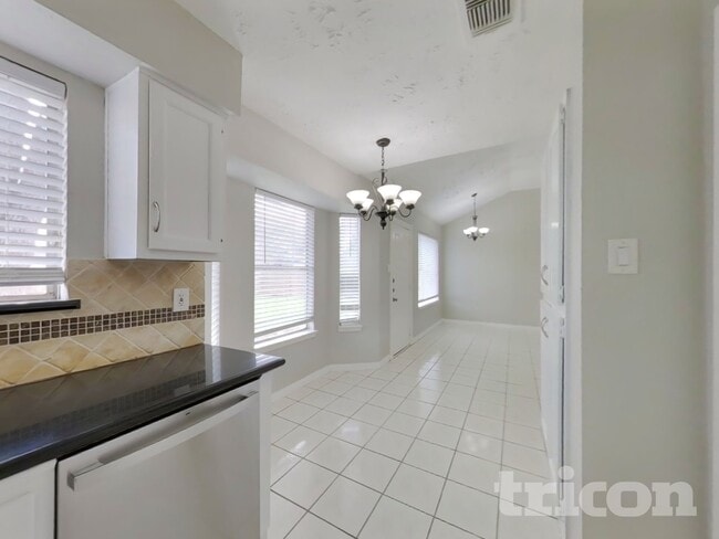 Building Photo - 19910 Faye Oaks Dr