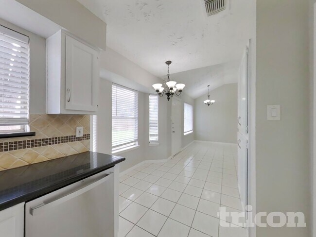 Foto del edificio - 19910 Faye Oaks Dr