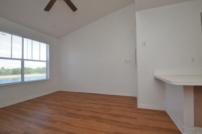 Building Photo - 1/1 Condo in Villas Del Sol ~ Gated Comm w/ Resort-Style Amenities!