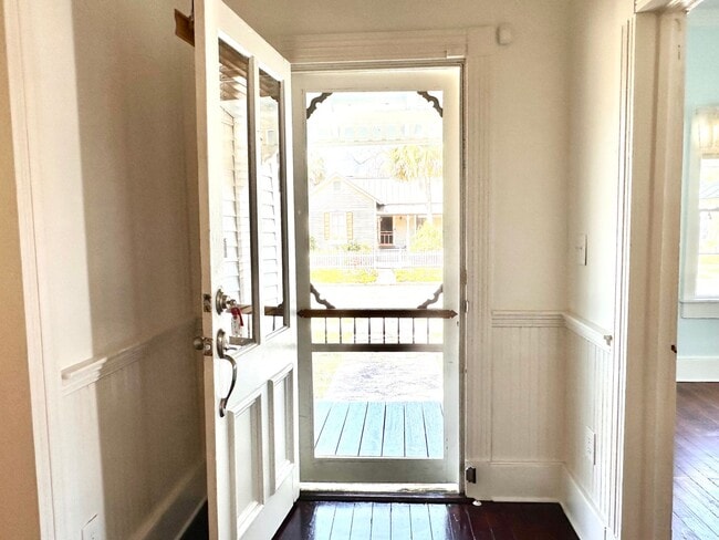 Building Photo - Historic Beauty in the Heart of Downtown Fernandina!