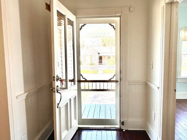 Foto del edificio - Historic Beauty in the Heart of Downtown Fernandina!
