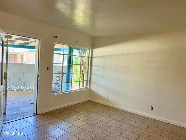 Foto del edificio - 2945 N 19th Ave