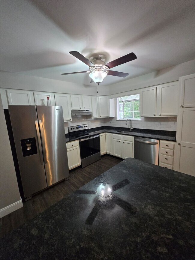 Foto del edificio - Nice Big 3 bedroom Home