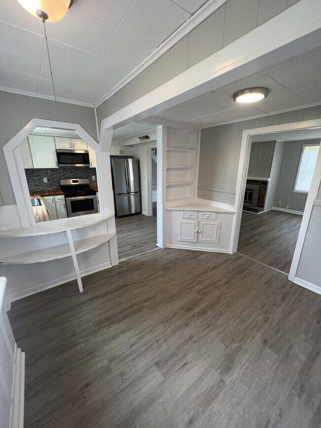 Building Photo - 315 E Park Dr