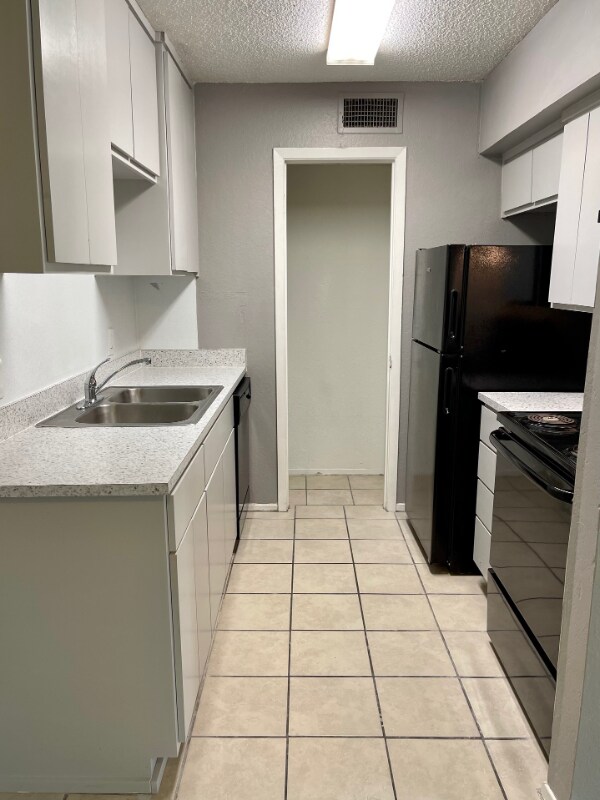 Foto del edificio - 2701 Colonial Ave