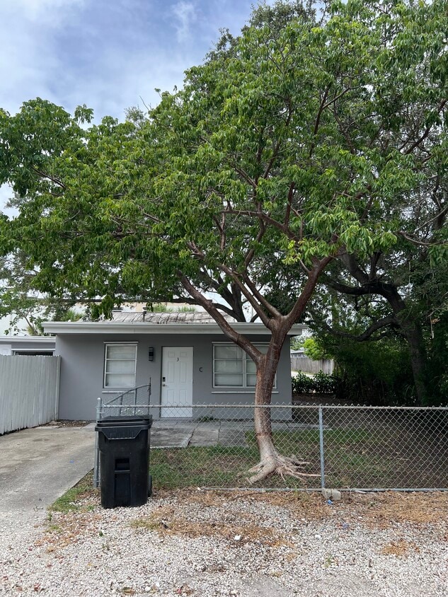 Photo - 325 SW 14th Ct (Fort Lauderdale, FL)