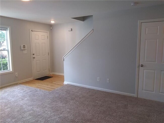 Building Photo - 220 Hiram Terrace