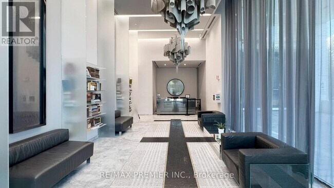 Photo du bâtiment - 8 Hillsdale Ave E