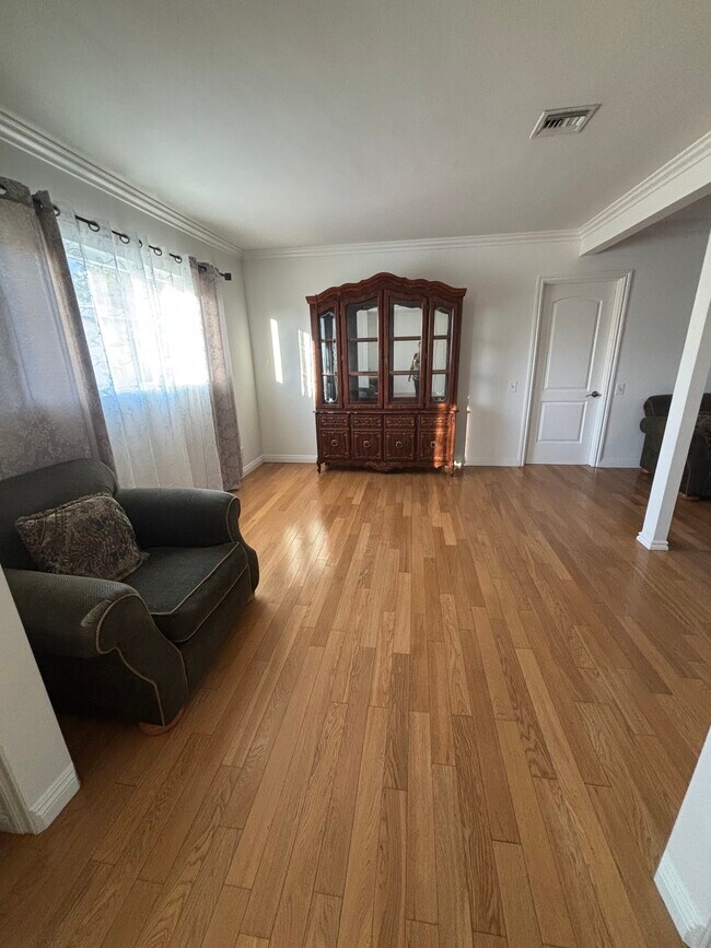 Foto del edificio - 10401 Wilsey Ave