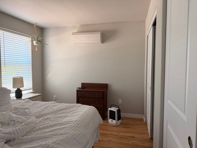 Building Photo - 401 Talent Ave