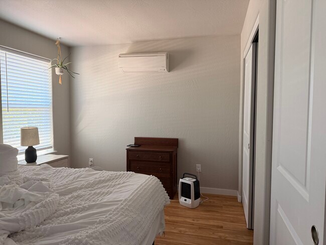 Foto del edificio - 401 Talent Ave