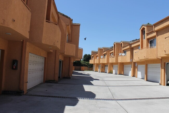 Building Photo - 14005 Arthur Ave