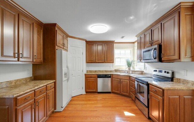 Building Photo - 223 Alder Ridge Dr