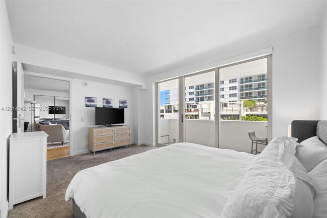 Foto del edificio - 9499 Collins Ave