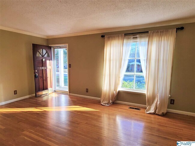 Building Photo - 2605 Brookline Dr NW