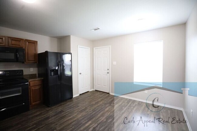 Foto del edificio - Move in special $900!! Spacious 4 bed, 2 bath home - Nettleton