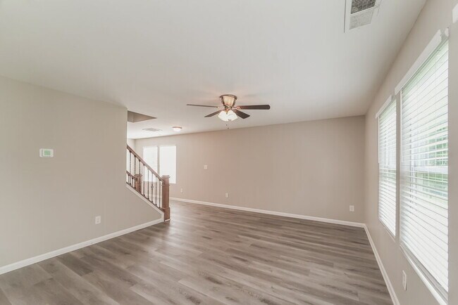 Foto del edificio - 5512 Twin Brook Dr