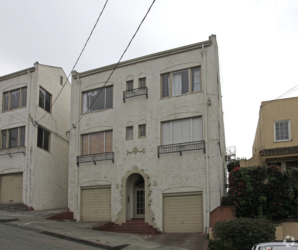 Building Photo - 615 Brooklyn Ave