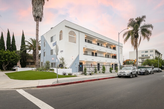 Building Photo - Experience Modern Living: Renovated 1 & 2 Bedroom Homes in Prime Culver City!