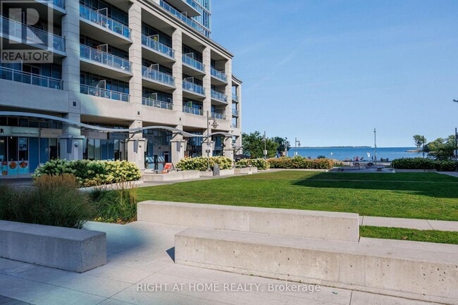 Building Photo - 2119 Lake Shore Blvd W