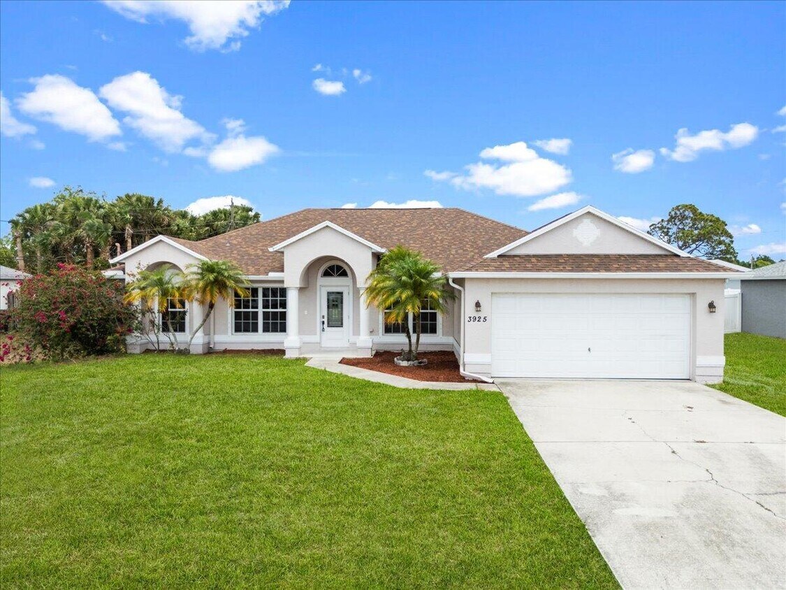 Foto principal - 3925 SW Helmlinger St
