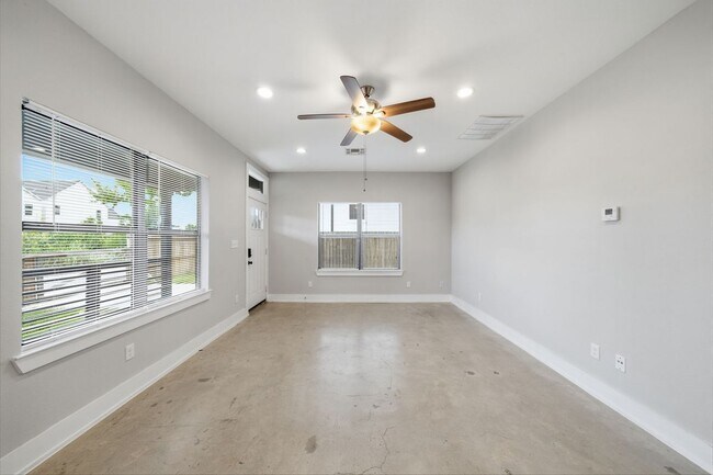 Building Photo - 603 Edgewood St