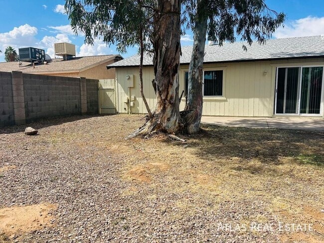 Building Photo - 3849 E Ludlow Dr