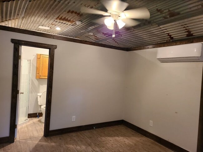 Building Photo - 321 Co Rd 221