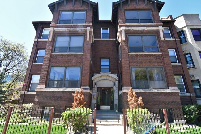 Building Photo - 3802 N Pine Grove Ave