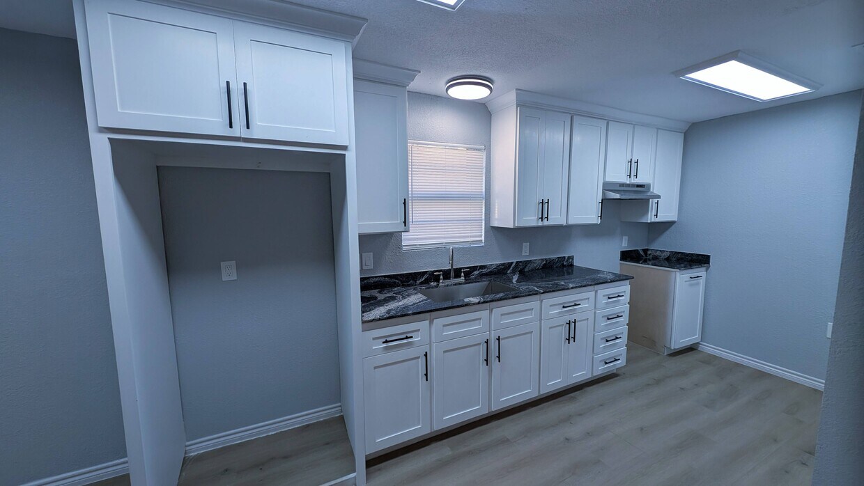 Primary Photo - 3002 Blaine St