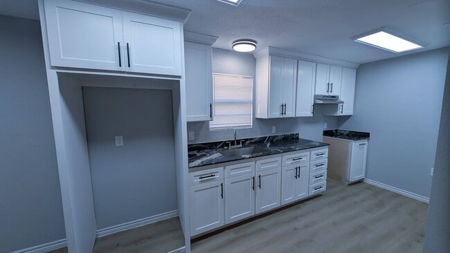 Building Photo - 3002 Blaine St