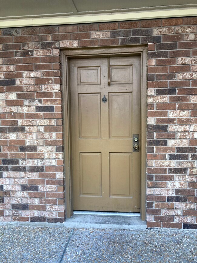Puerta principal - 3320 N Arnoult Rd