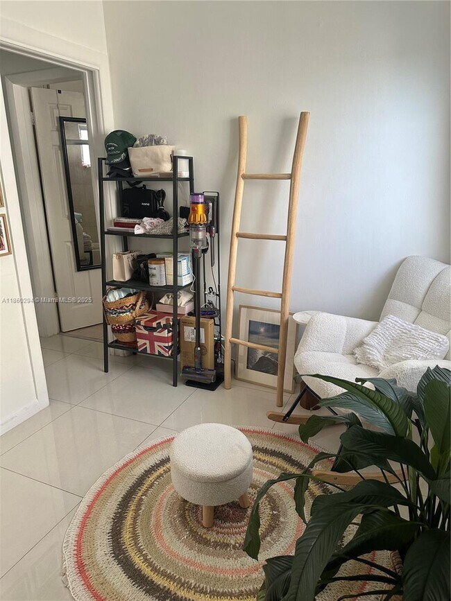 Foto del edificio - 10250 W Bay Harbor Dr