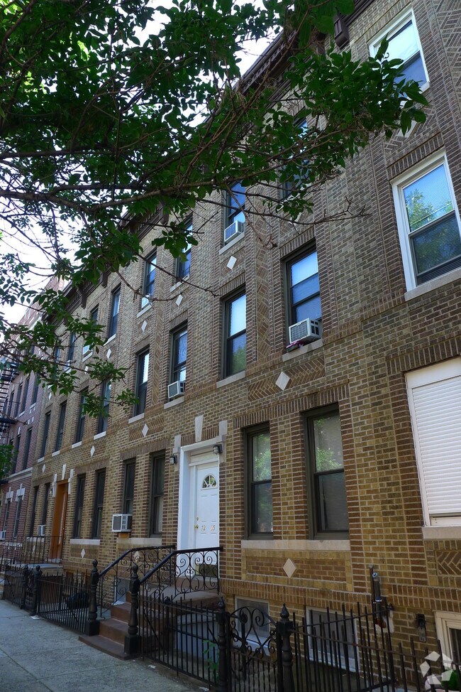 Foto del edificio - 40-17 67th St