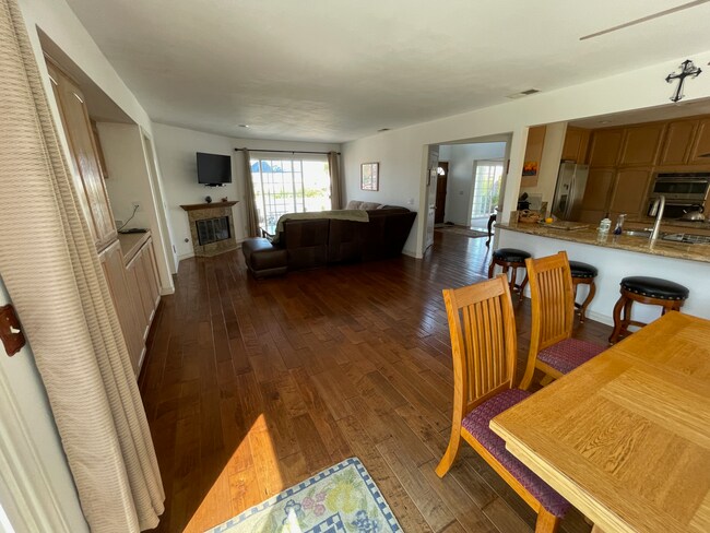 Building Photo - 3626 Seaview Way