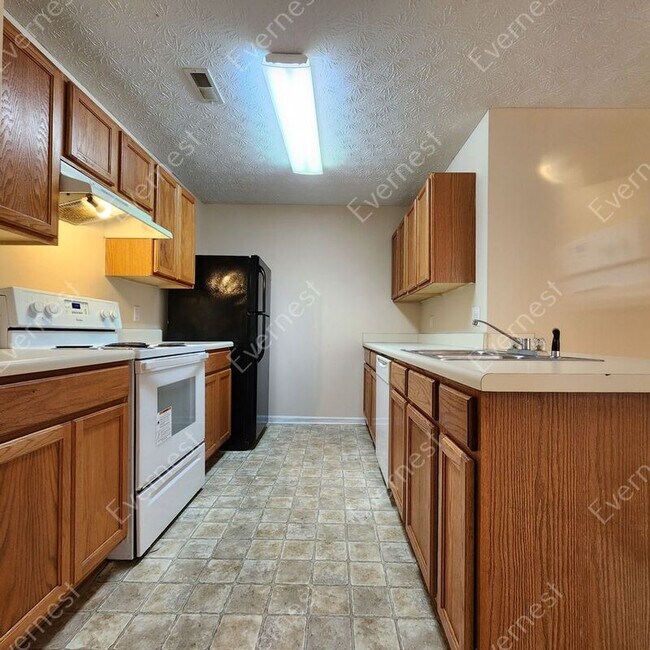 Foto del edificio - 5775 Strathmoor Manor Cir