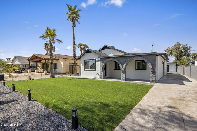 Building Photo - 1440 E Pierce St