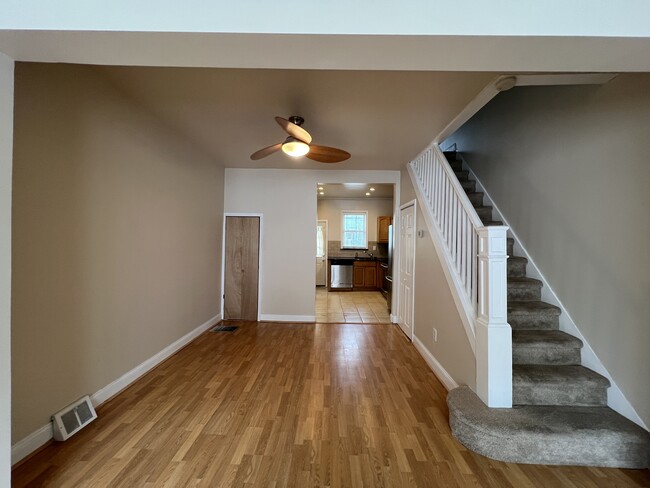 Dining room - 2625 S Percy St