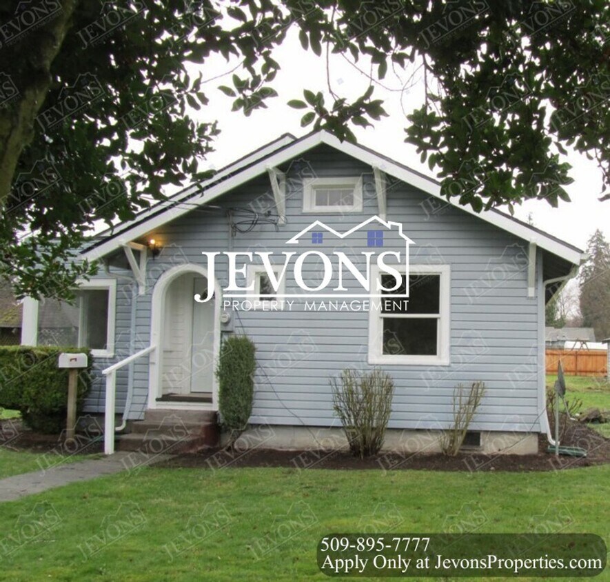 Primary Photo - Charming single-family home steps away fro...