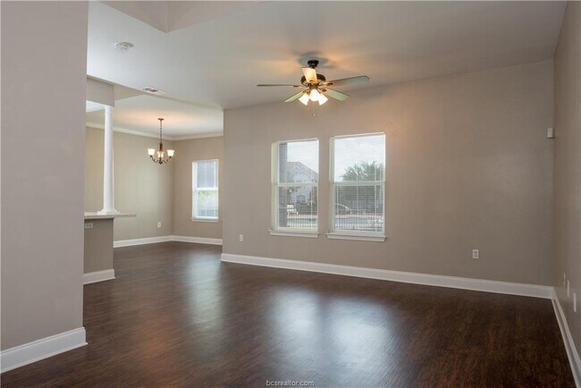 Foto del edificio - 1230 Canyon Creek Cir