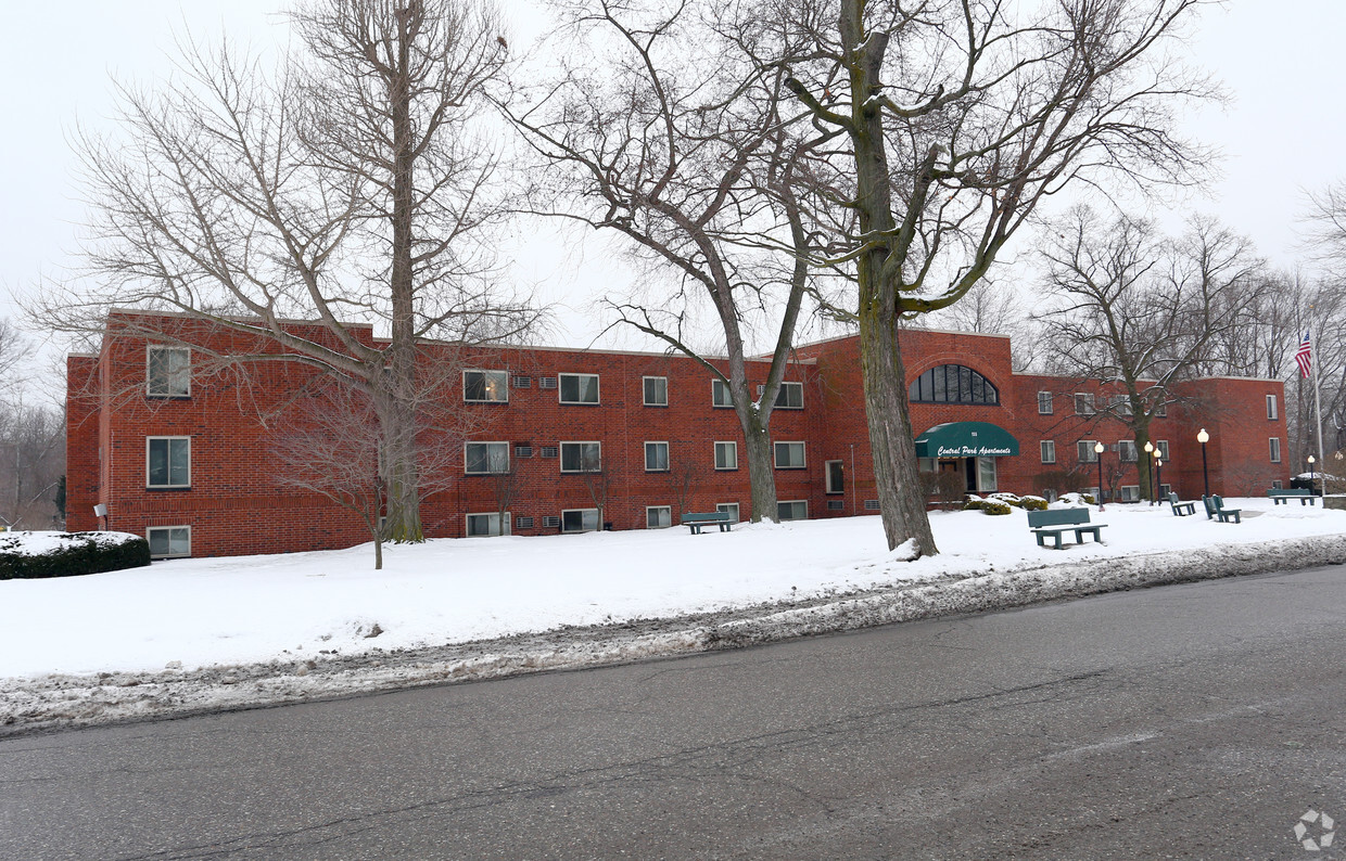 Primary Photo - Central Park Apartments