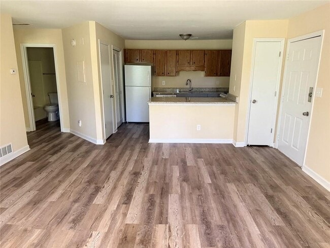 Building Photo - 1580 Oakpoint Dr SW