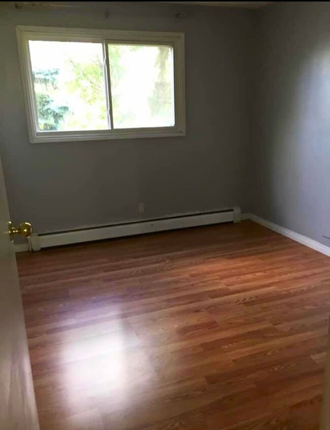 Building Photo - Unit For Rent